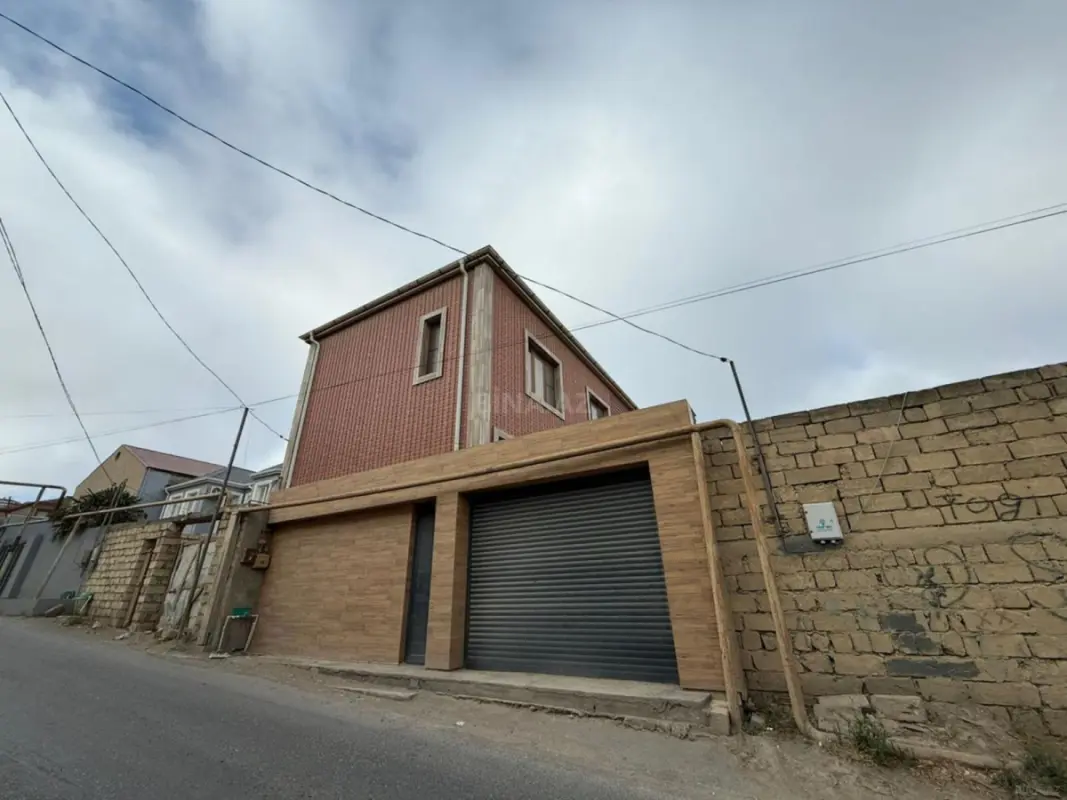 Satılır 6 otaqlı həyət evi 200 m²