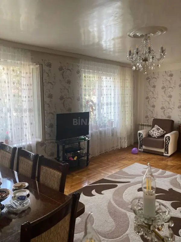 Satılır 5 otaqlı mənzil 130 m²