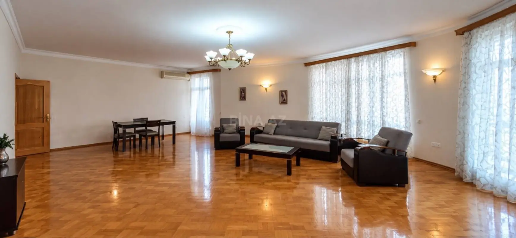 Satılır 4 otaqlı mənzil 225 m²
