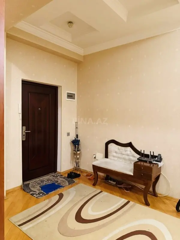Satılır 4 otaqlı mənzil 144 m²