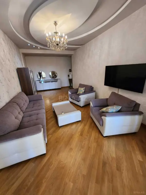 Kirayə verilir 2 otaqlı mənzil 110 m²