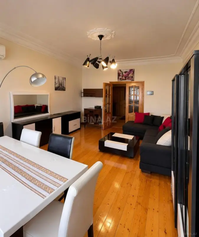 Satılır 2 otaqlı mənzil 93 m²