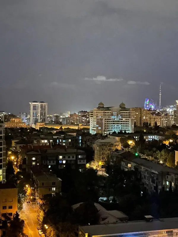 Kirayə verilir 4 otaqlı mənzil 350 m²