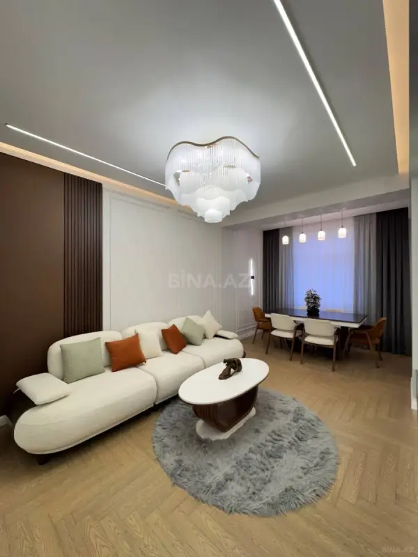 Satılır 4 otaqlı mənzil 145 m²
