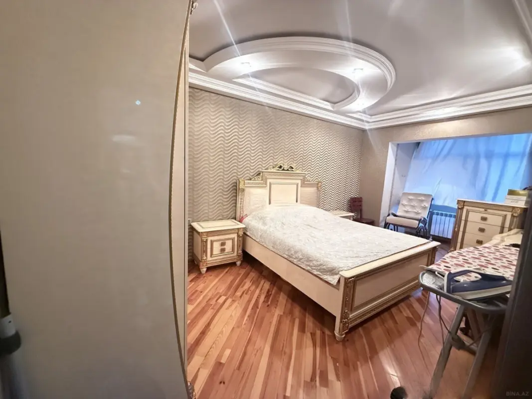 Satılır 4 otaqlı mənzil 130 m²