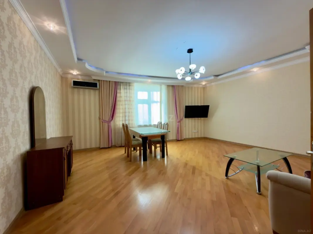 Satılır 3 otaqlı mənzil 135 m²