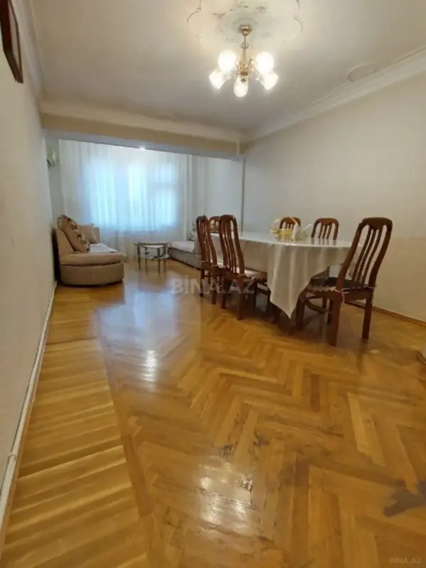 Satılır 2 otaqlı mənzil 100 m²