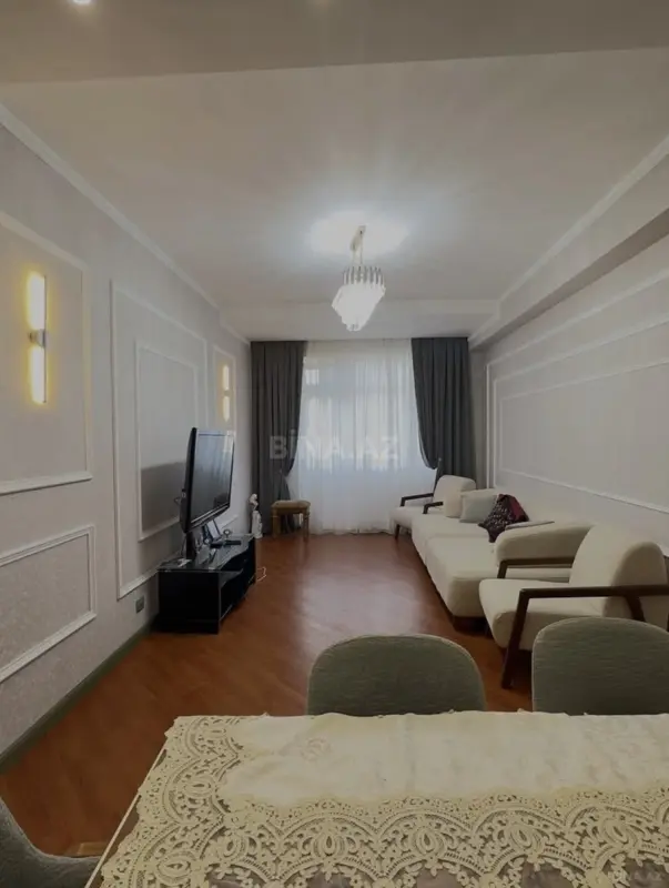 Satılır 3 otaqlı mənzil 131 m²