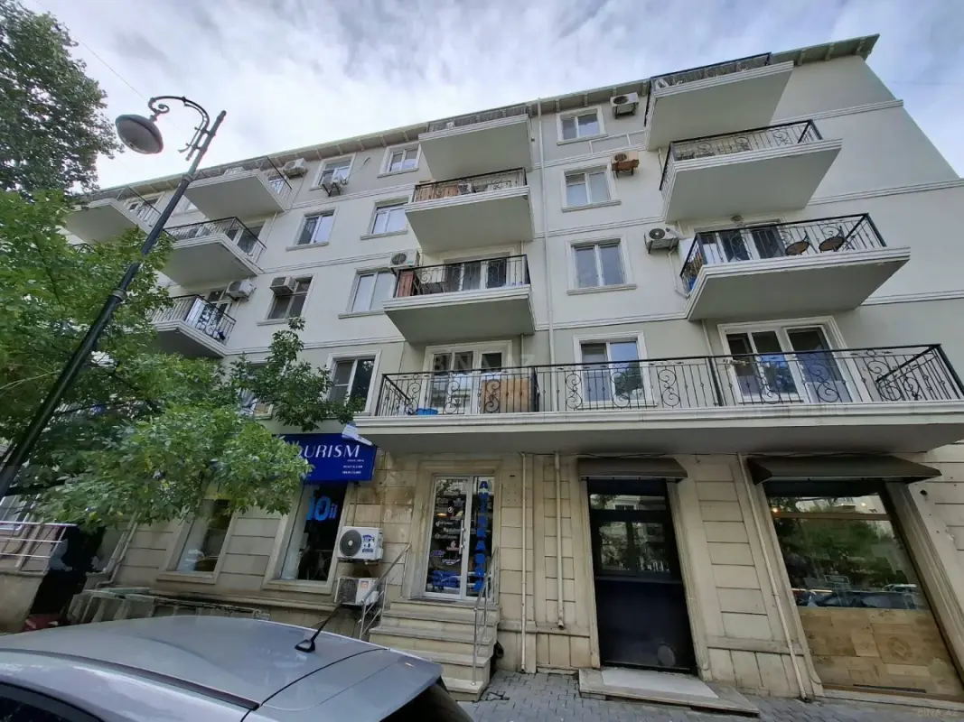 Satılır 3 otaqlı mənzil 62.7 m²