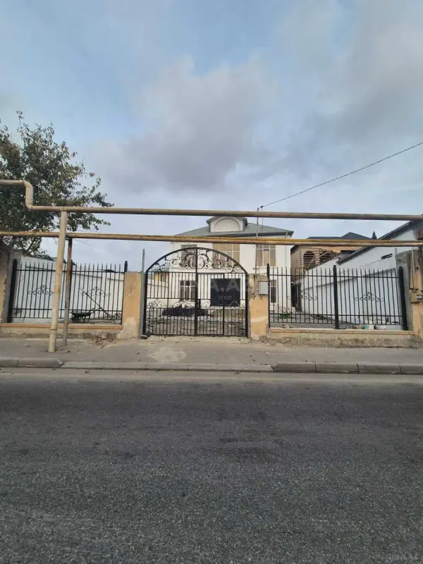 Satılır obyekt 306 m²