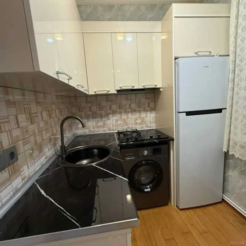 Kirayə verilir 2 otaqlı mənzil 90 m²
