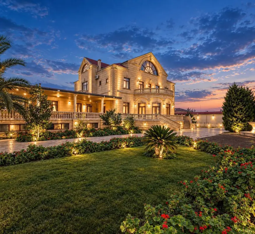Satılır 7 otaqlı həyət evi 1100 m²