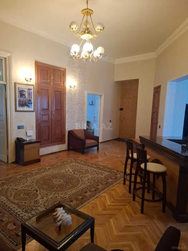 Kirayə verilir 3 otaqlı mənzil 118 m²