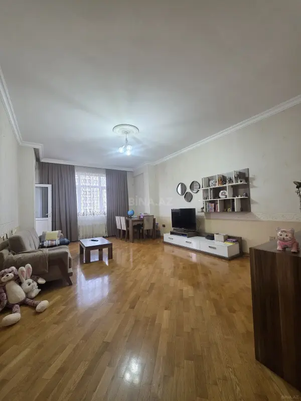Satılır 4 otaqlı mənzil 160 m²