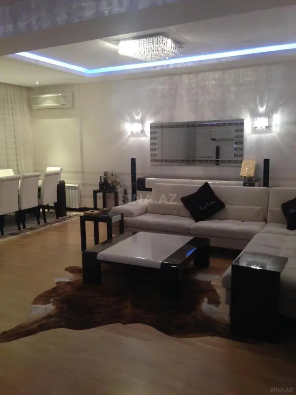 Satılır 3 otaqlı mənzil 147 m²