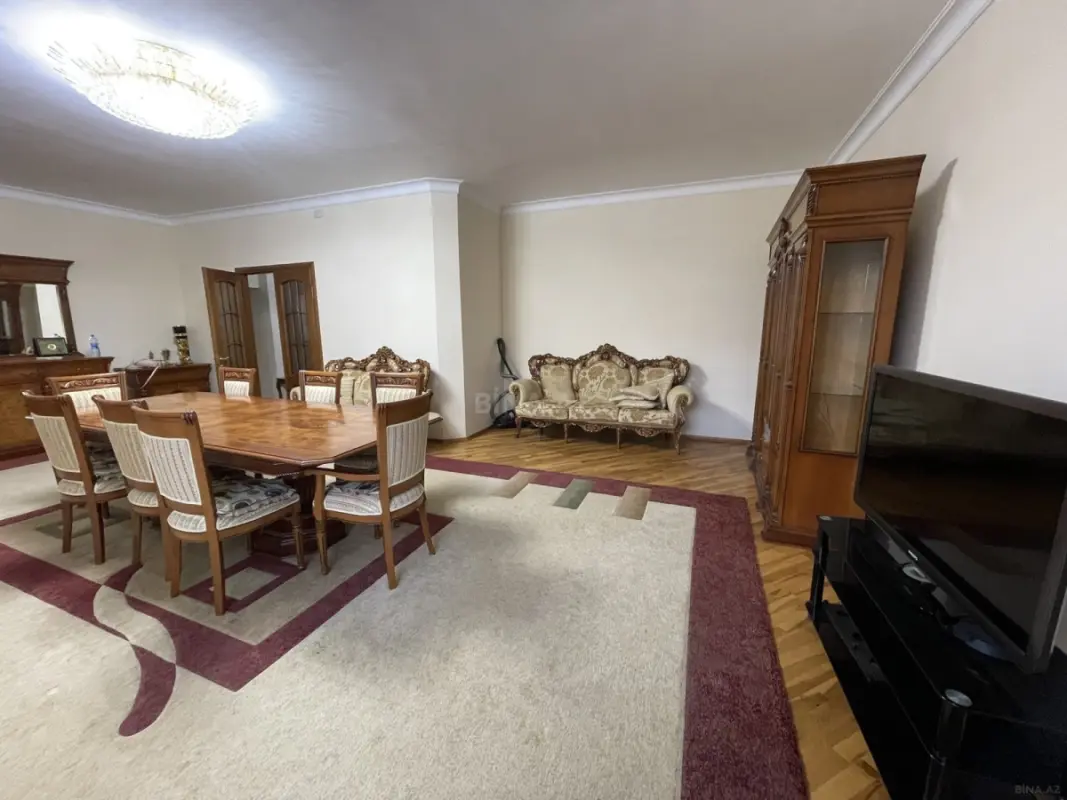 Kirayə verilir 3 otaqlı mənzil 180 m²