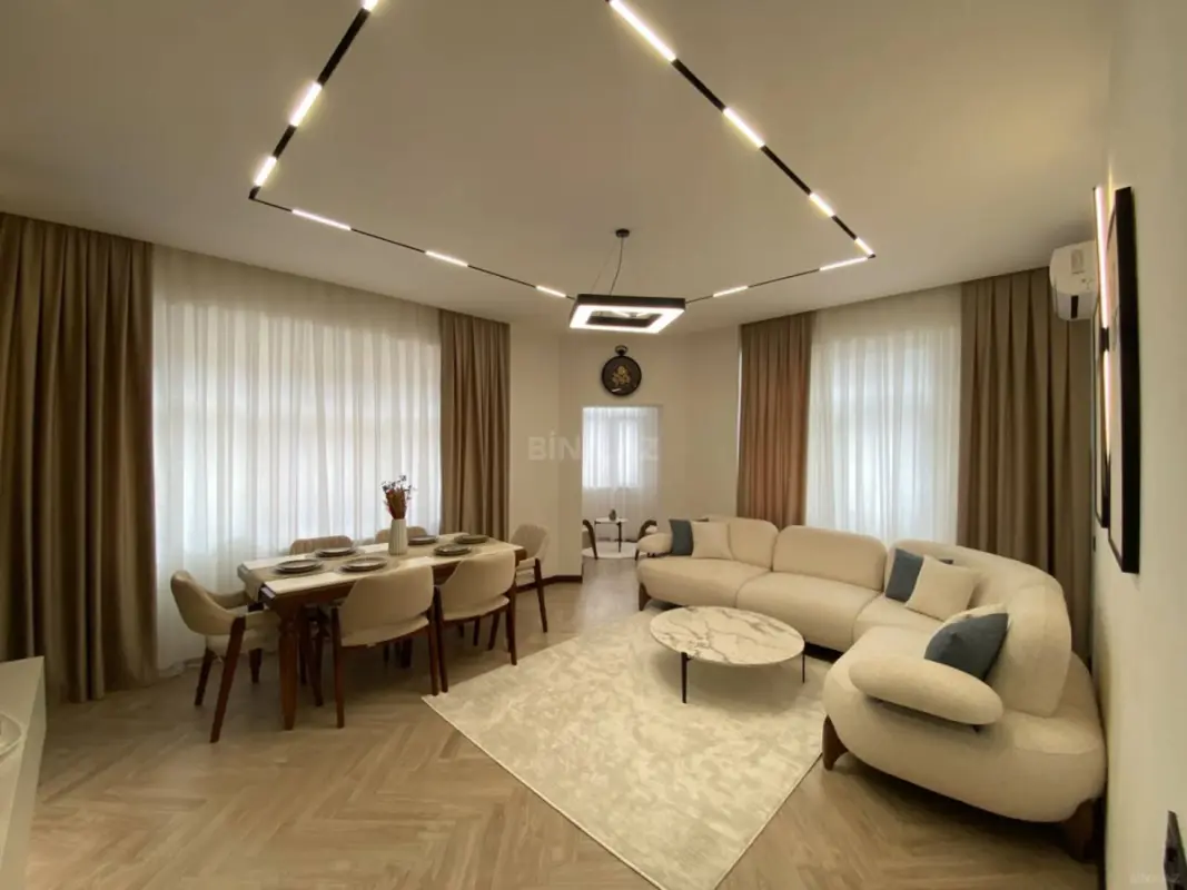 Satılır 2 otaqlı mənzil 93 m²