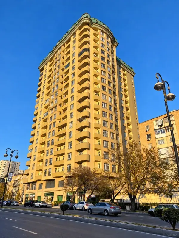 Satılır 4 otaqlı mənzil 177 m²