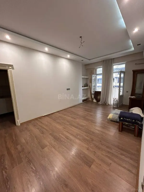 Satılır 3 otaqlı mənzil 74.7 m²