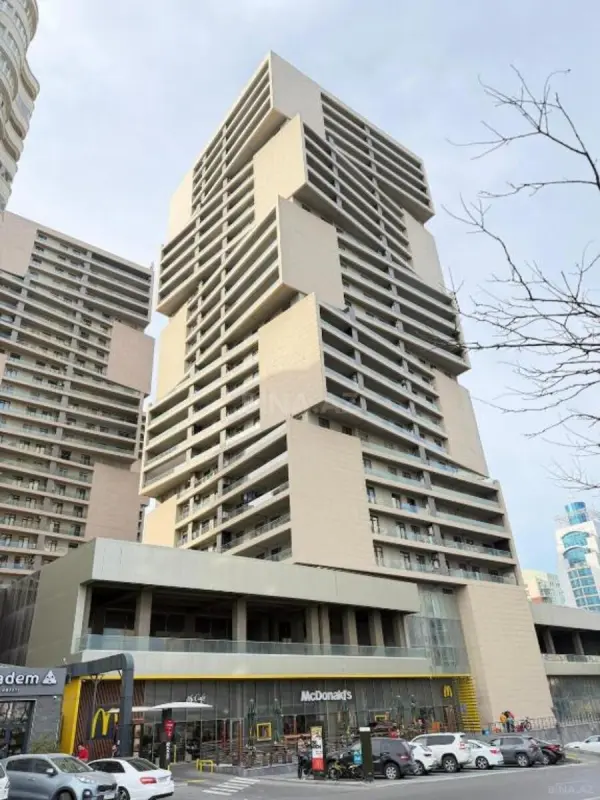 Kirayə verilir 3 otaqlı mənzil 148 m²
