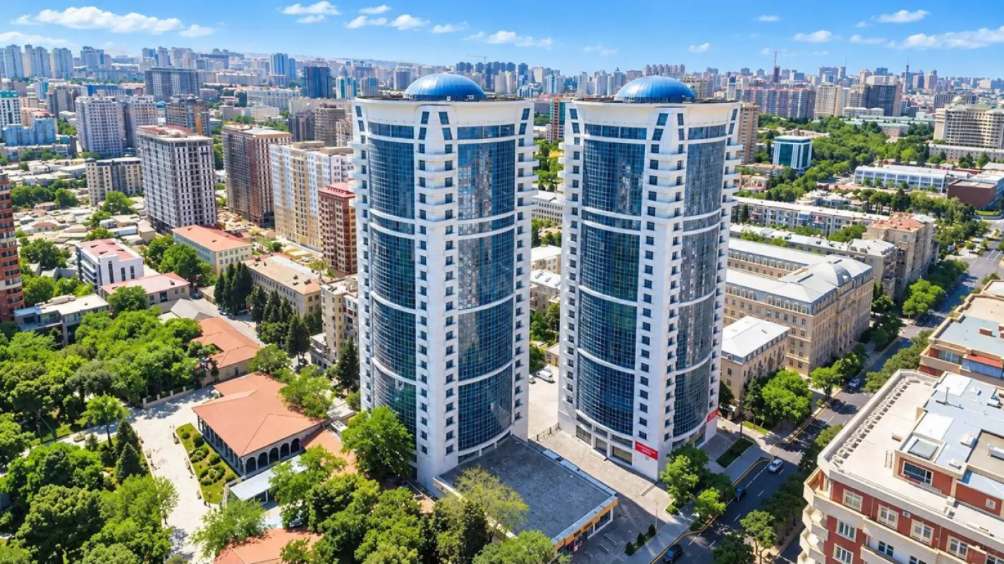 Satılır 4 otaqlı mənzil 240 m²