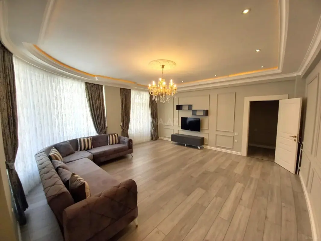 Kirayə verilir 3 otaqlı mənzil 176 m²