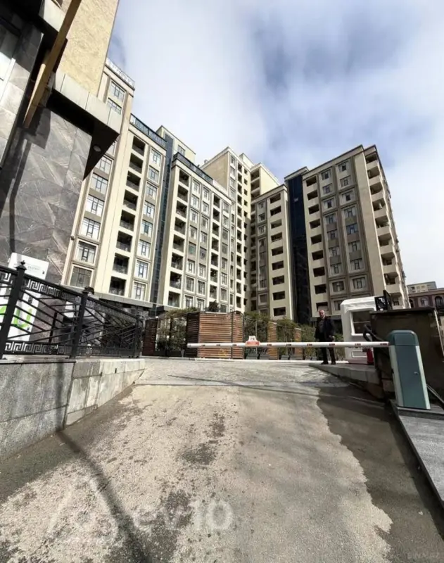 Satılır 2 otaqlı mənzil 73 m²