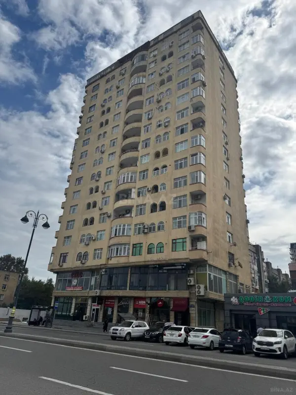 Satılır 4 otaqlı mənzil 155.6 m²