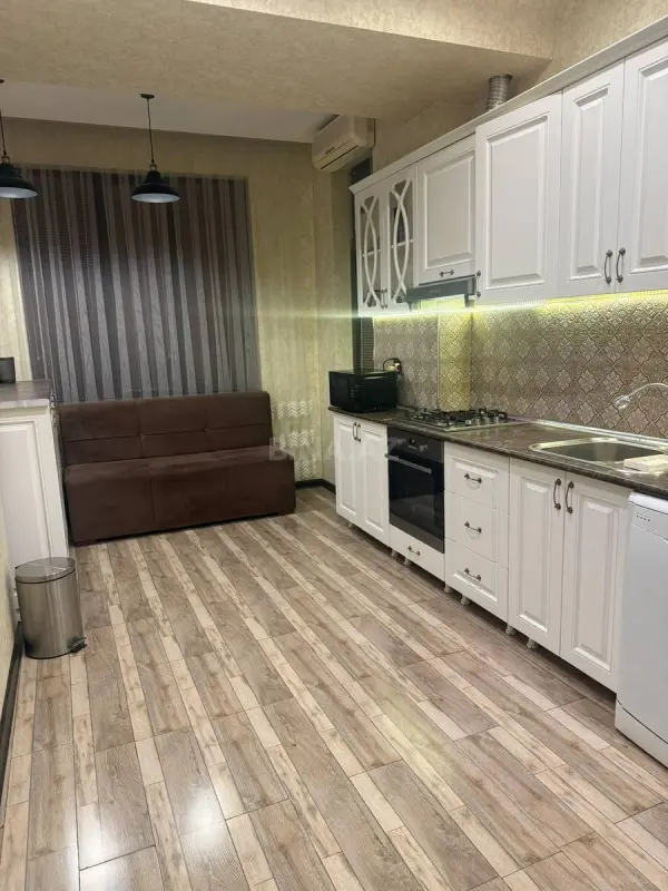 Satılır 2 otaqlı mənzil 92 m²