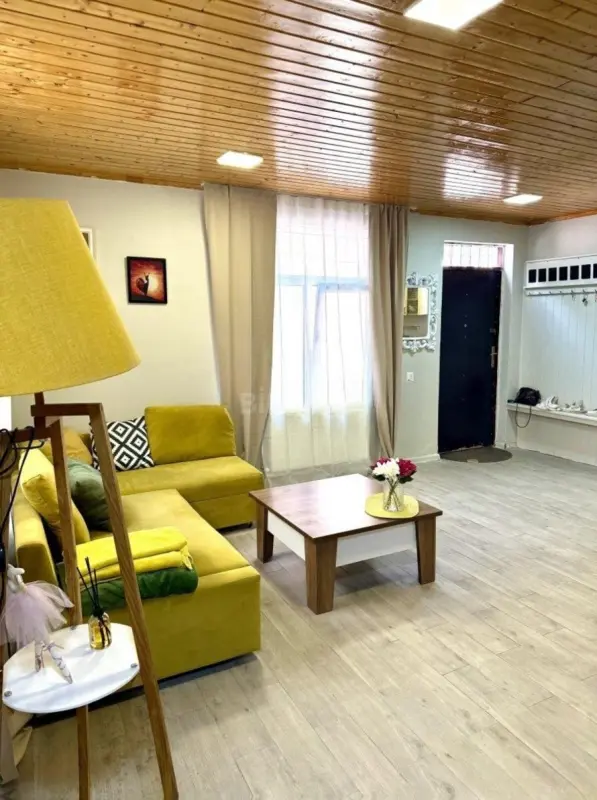 Kirayə verilir 2 otaqlı mənzil 90 m²