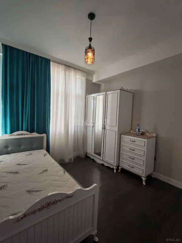 Satılır 4 otaqlı mənzil 145 m²