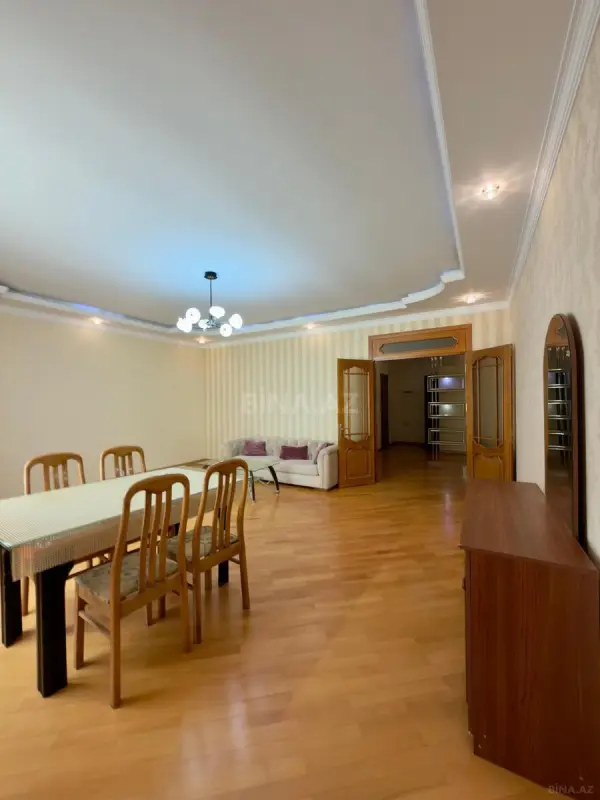 Satılır 3 otaqlı mənzil 135 m²