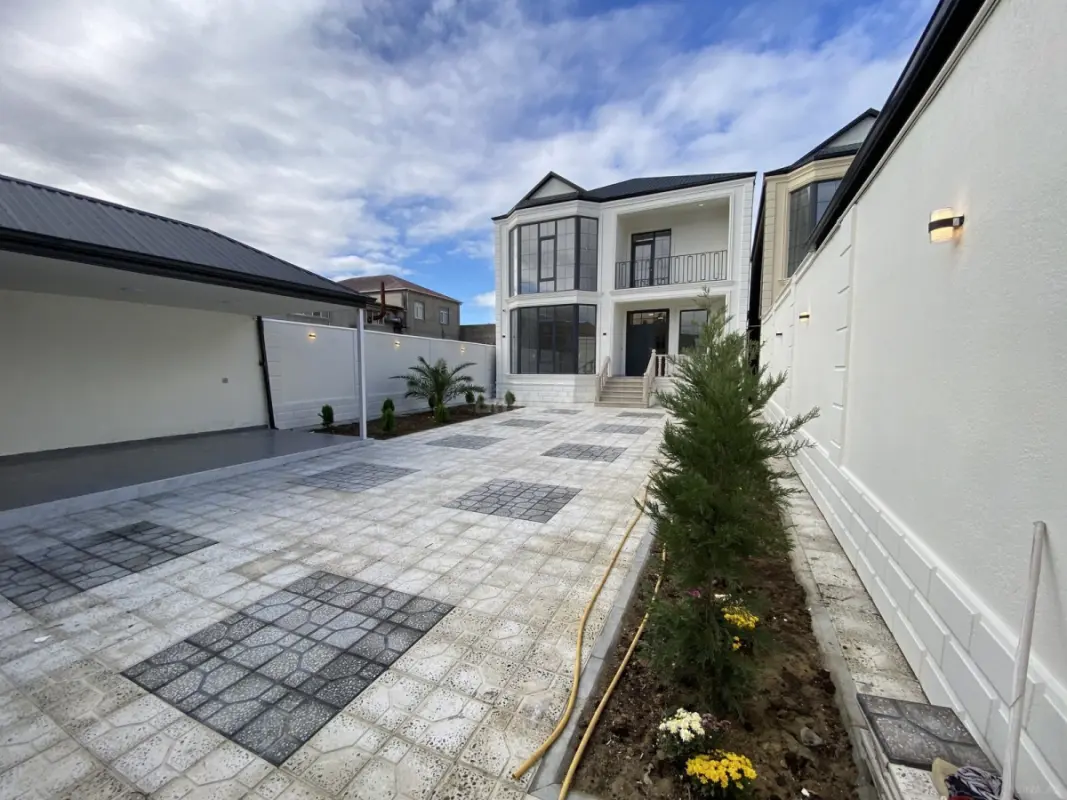 Satılır 5 otaqlı həyət evi 235 m²
