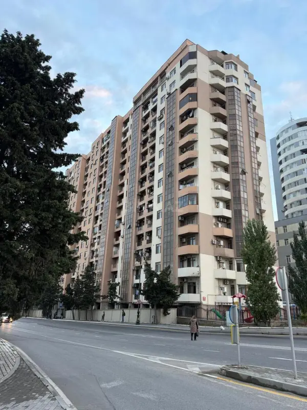 Satılır 3 otaqlı mənzil 125 m²