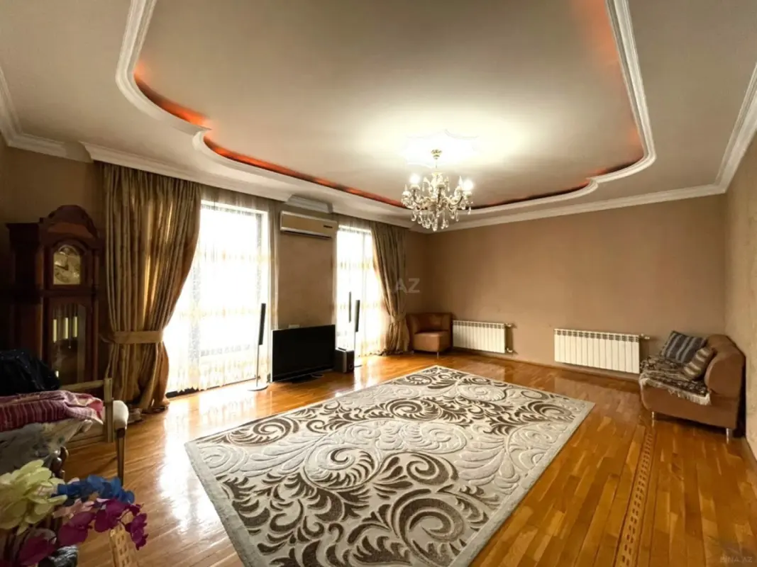 Satılır 3 otaqlı mənzil 135 m²