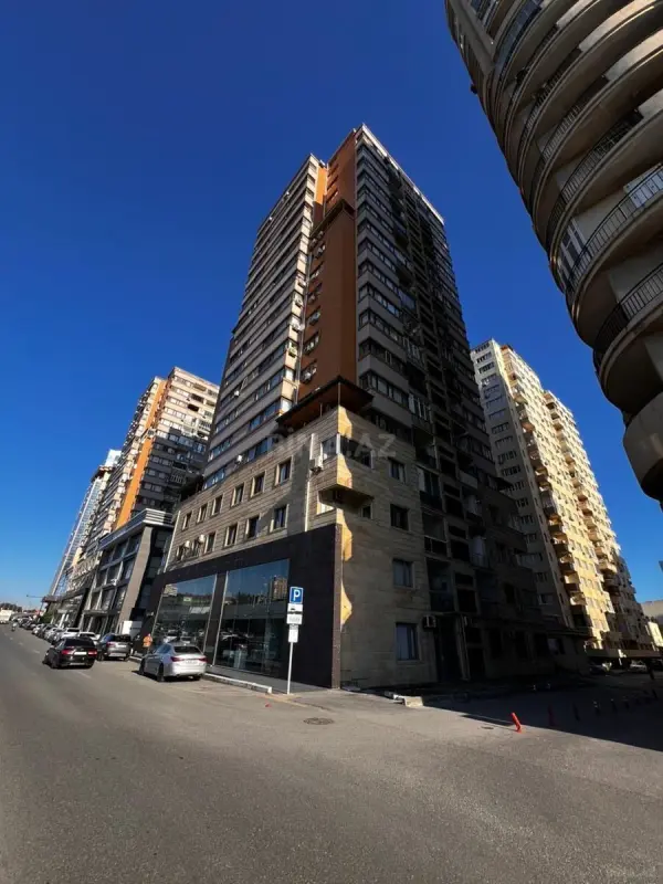 Satılır 5 otaqlı mənzil 224 m²