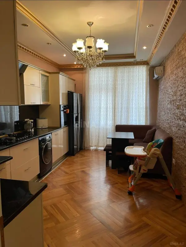 Satılır 3 otaqlı mənzil 107 m²