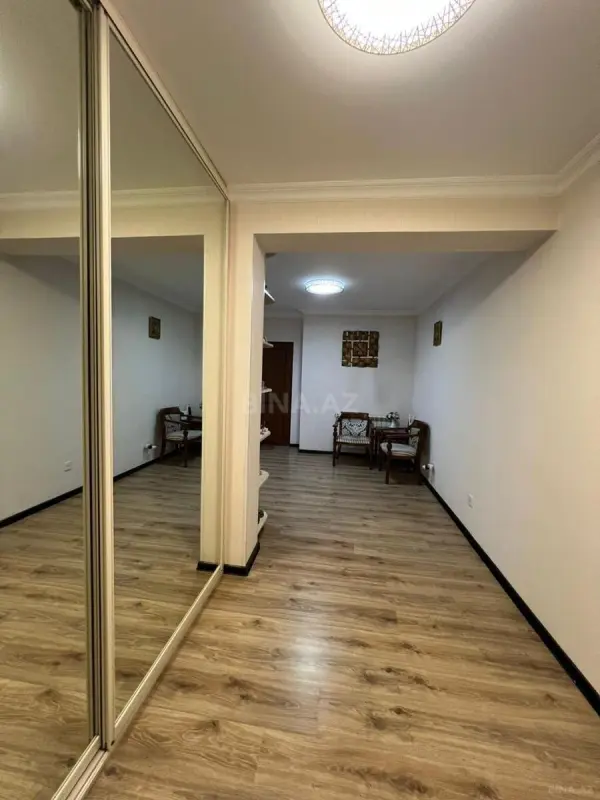 Satılır 3 otaqlı mənzil 136 m²