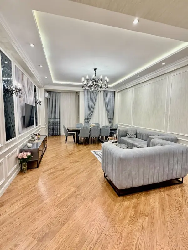 Satılır 4 otaqlı mənzil 164 m²
