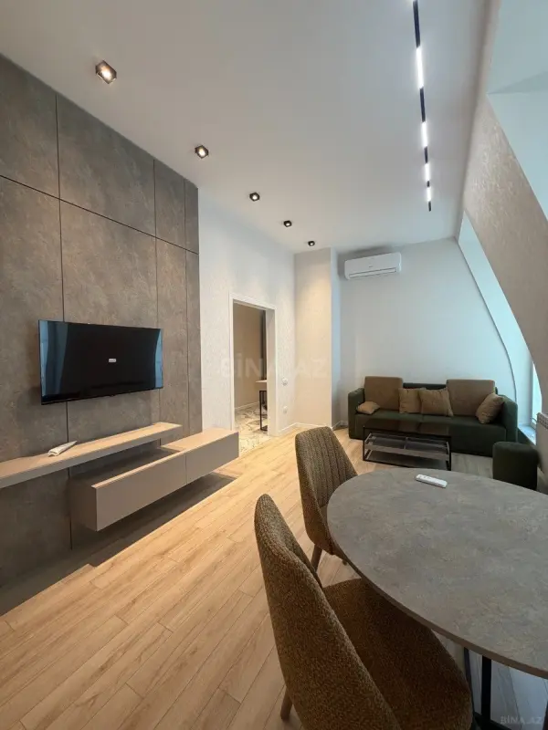 Satılır 2 otaqlı mənzil 83 m²