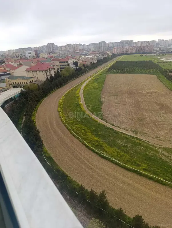 Satılır 3 otaqlı mənzil 158 m²