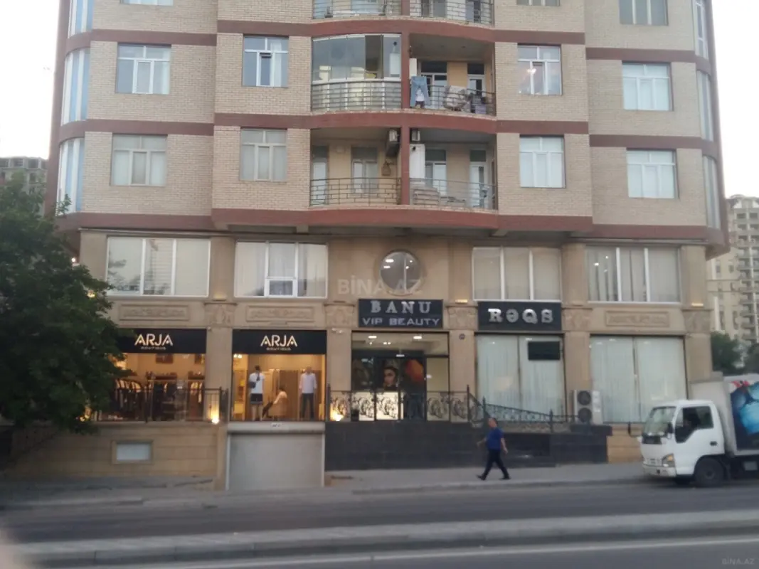 Satılır obyekt 840 m²