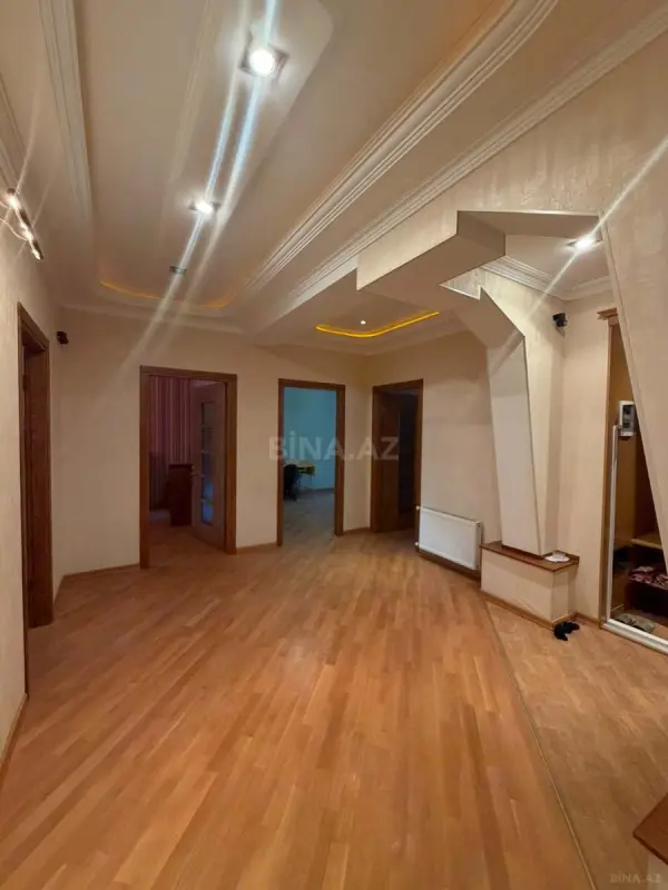 Satılır 4 otaqlı mənzil 205 m²