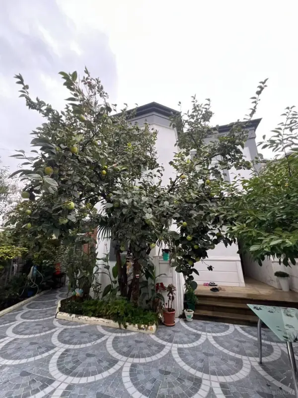 Satılır 6 otaqlı həyət evi 200 m²