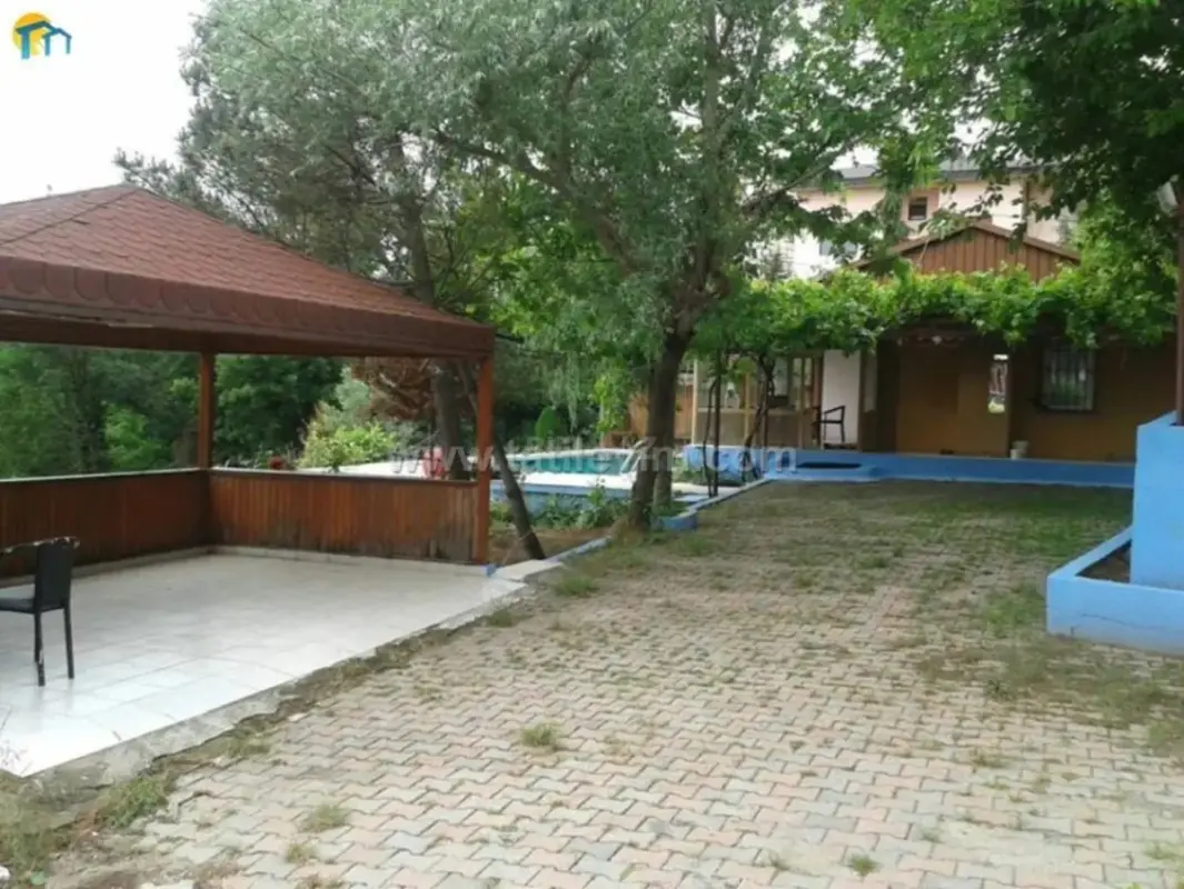 Kirayə verilir 12 otaqlı həyət evi 285 m²