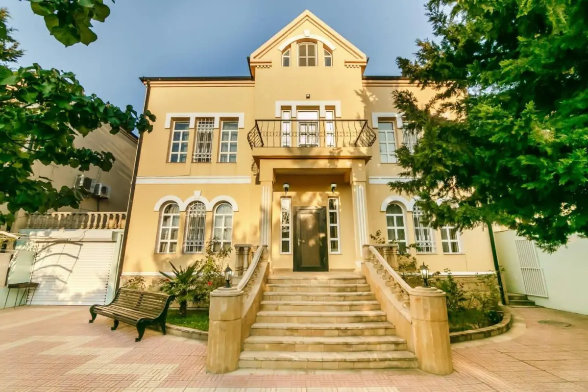 Kirayə verilir 6 otaqlı həyət evi 450 m²