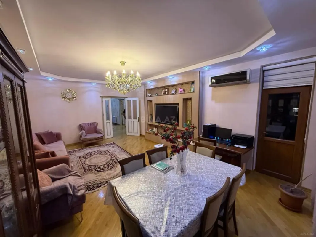 Satılır 4 otaqlı mənzil 142 m²