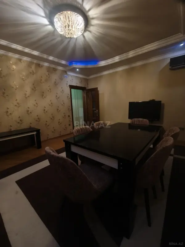 Kirayə verilir 2 otaqlı mənzil 90 m²