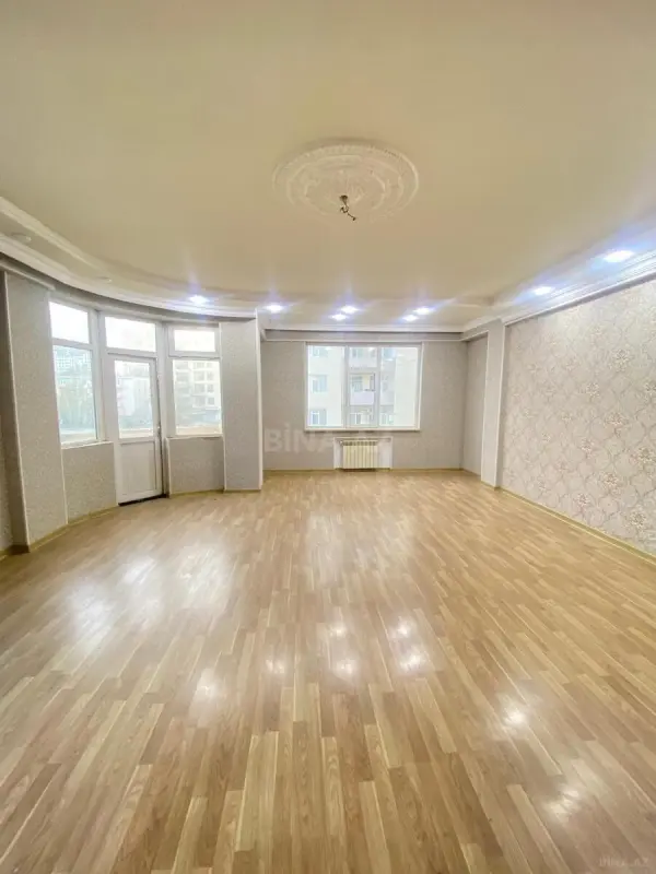 Kirayə verilir 3 otaqlı mənzil 132 m²
