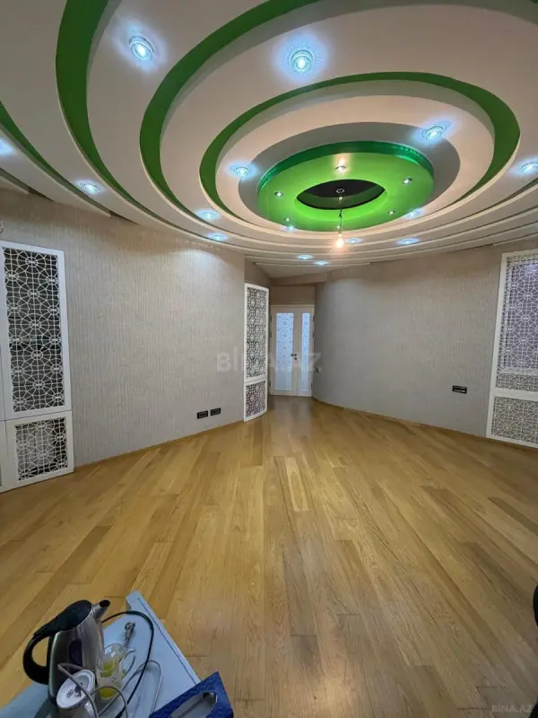 Satılır 4 otaqlı mənzil 177 m²